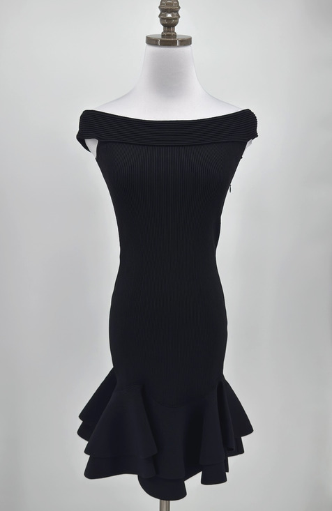 Alexander McQueen Dresses & Skirts - Alexander McQueen Black Rib Ruffle Hem Off-the-Shoulder Mini Dress Sz XS